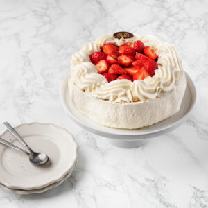 Tårta med jordgubbar och grädde | Dahls Bageri