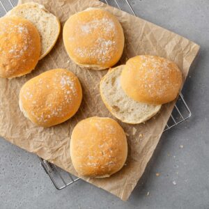 Källarfranska - flera delade bröd som precis kommit ut från ugnen | Dahls Bageri