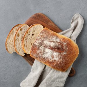 Pain blanc - skivat bröd på en skärbräda | Dahls Bageri
