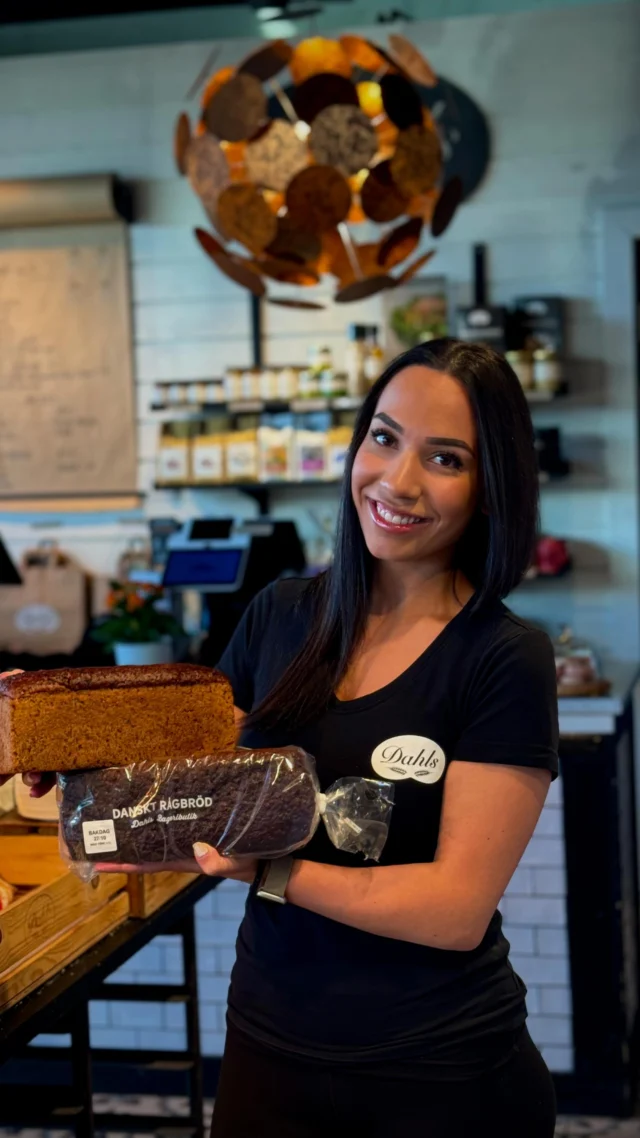 Ny vecka, nytt erbjudande! 🤩
Denna veckan har vi ✨Danskt Rågbröd ✨ på nedsatt pris i våra Dahls Bageributiker! 
Nu 45:- /styck ( ord.pris 60:- )
Spring!!🫢