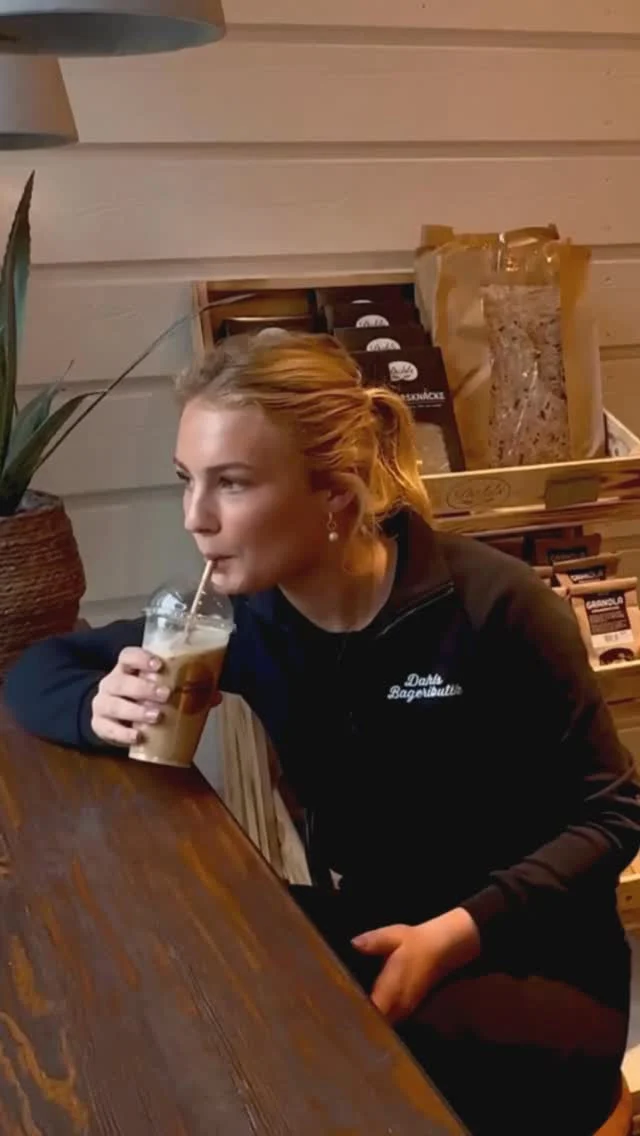 Torsdag 6/11 firar vi han som grundade vår kära stad Göteborg✨
Och vad passar bättre än att göra det med en Gustav Adolfs-bakelse?👑☕️
Kungligt god precis som den ska vara!💛
Beställ era bakelser i närmaste Dahls Bageributik📞